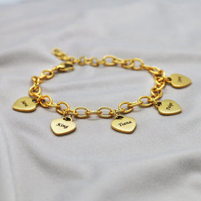 Pulseira com pingentes de coração com nomes personalizados banhados a ouro 18K 🧡