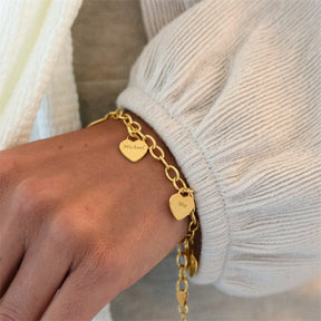 Pulseira com pingentes de coração com nomes personalizados banhados a ouro 18K 🧡