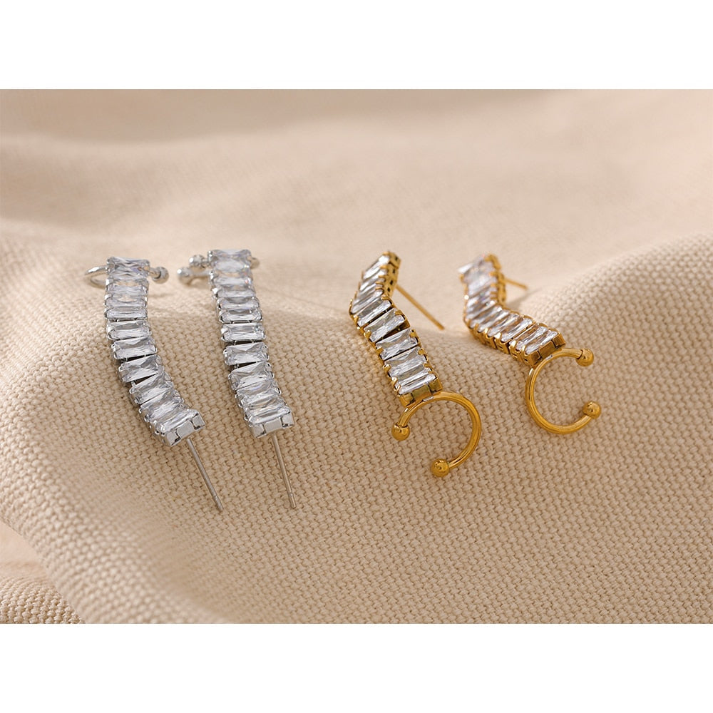 Brinco Ear Cuff Maleável Zircônias Baguete Banhado a Ouro 18K | Coleção Firenze