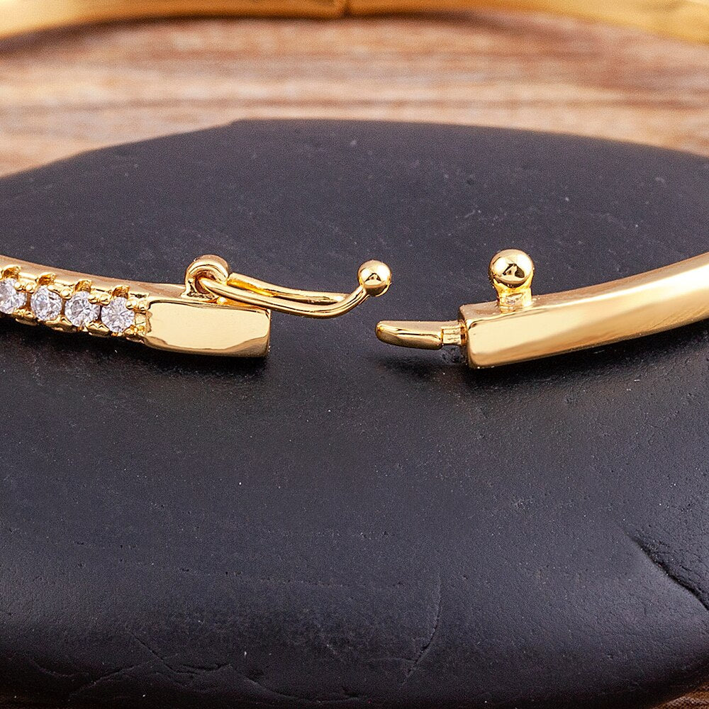 Bracelete Dourado com Zircônias